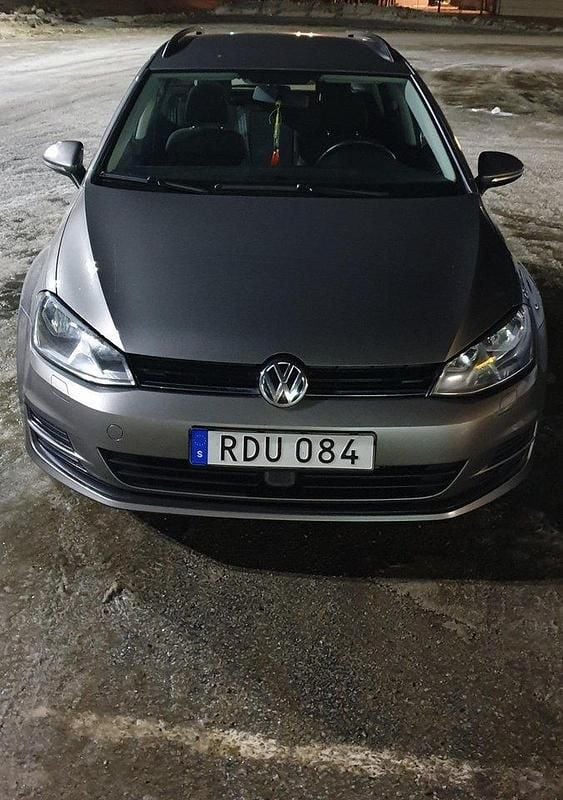 Grå Begagnad 2017 VW Golf VII Kombi | 129 900 kr (Bra pris) - Bild 1/4