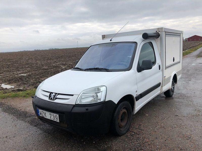 Vit Begagnad 2004 Peugeot Partner Van | 19 900 kr (Marknadspris) - Bild 1/4