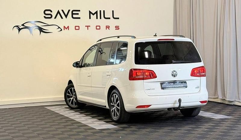 Begagnad VW Touran 105 HK (77 kW) 2014 Vit Minibuss