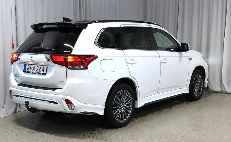 Begagnad Mitsubishi Outlander P-HEV Edition 135 HK (99 kW) 2019 Vit SUV