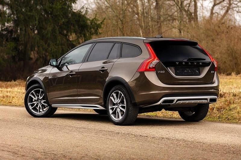 Begagnad Volvo V60 CC 150 HK (110 kW) 2018 Kombi