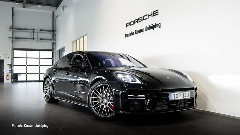 Svart (black) Ny 2025 Porsche Panamera 4S Sedan | 1 957 300 kr - Bild 1/4