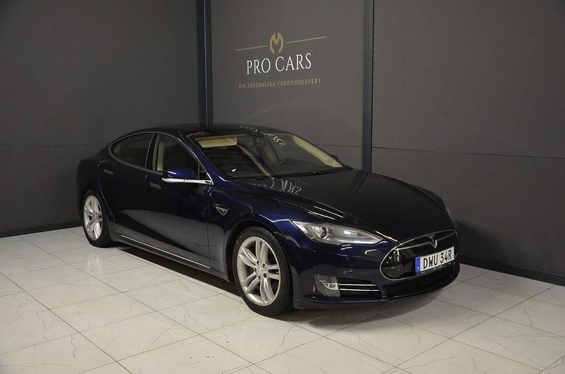 Blå Begagnad 2014 Tesla Model S Halvkombi | 219 000 kr (Lite dyr) - Bild 1/4
