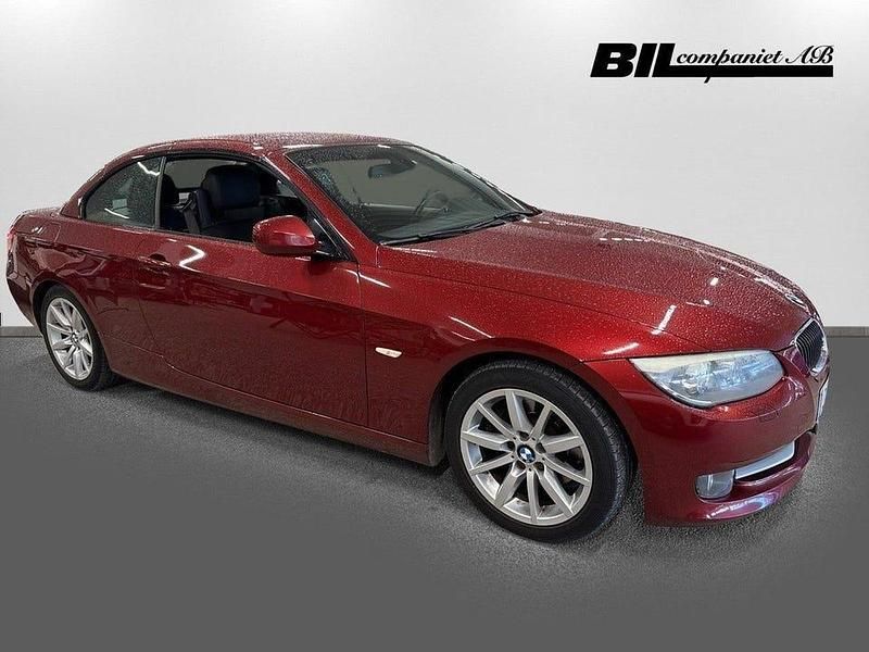 Begagnad BMW 325 218 HK (160 kW) 2010 Röd Cab
