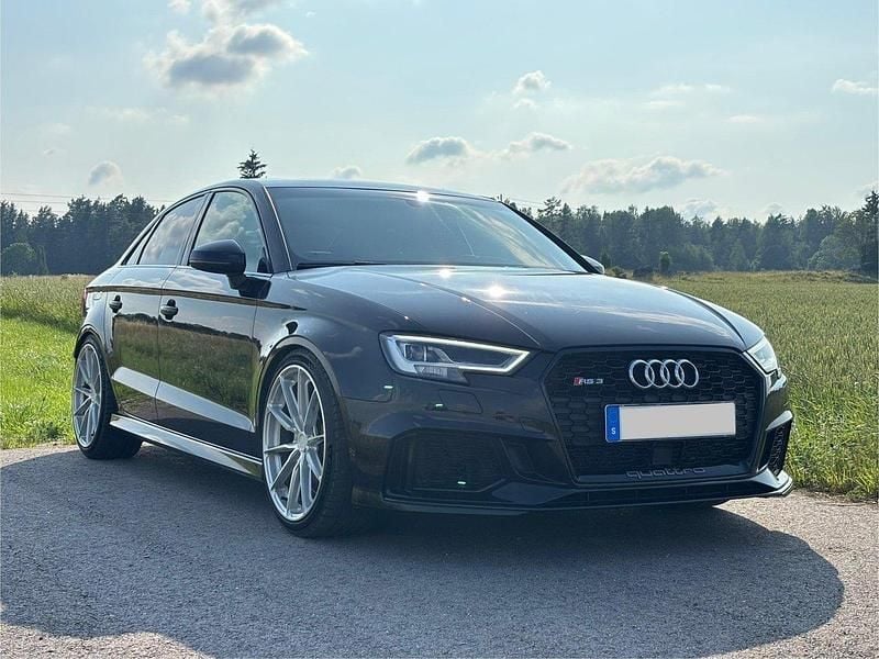 Svart Begagnad 2018 Audi RS3 Sport Halvkombi | 459 999 kr (Superpris) - Bild 1/4