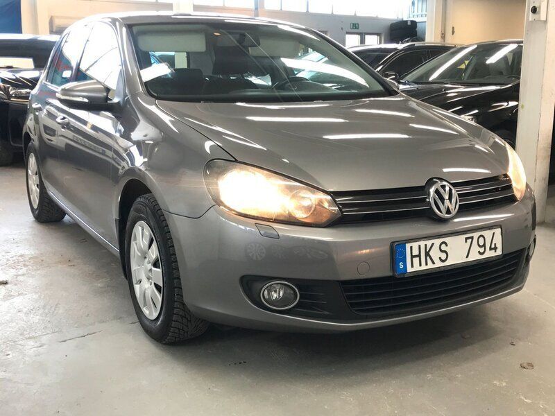Grå Begagnad 2009 VW Golf Halvkombi | 64 900 kr (Lite dyr) - Bild 1/4