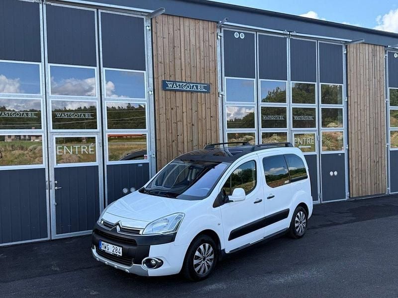 Vit Begagnad 2012 Citroën Berlingo XTR Minibuss | 69 500 kr (Dyr) - Bild 1/4
