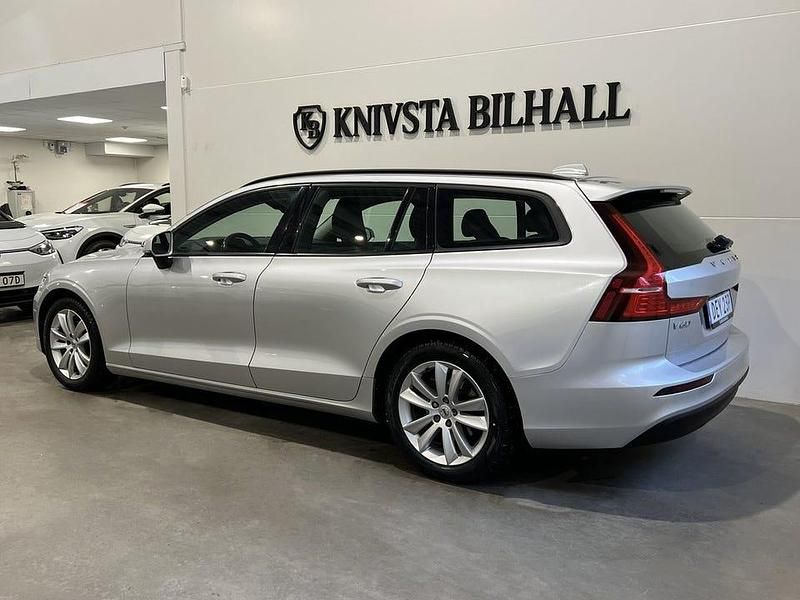 Begagnad Volvo V60 Momentum 150 HK (110 kW) 2020 Silver Kombi