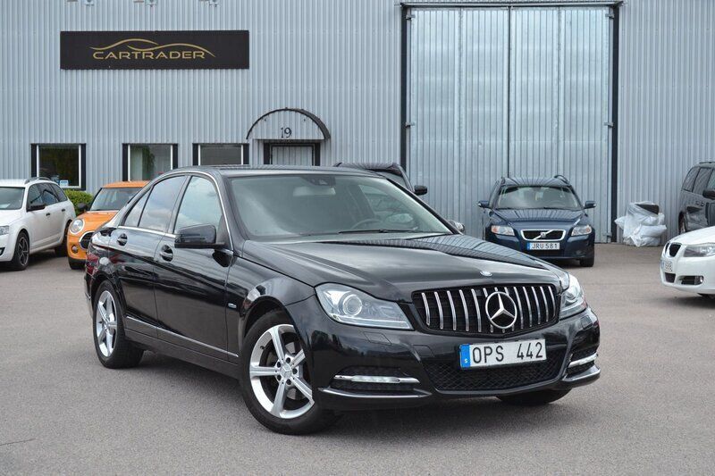 Svart Begagnad 2012 Mercedes C220 Avantgarde Sedan | 107 000 kr (Lite dyr) - Bild 1/4