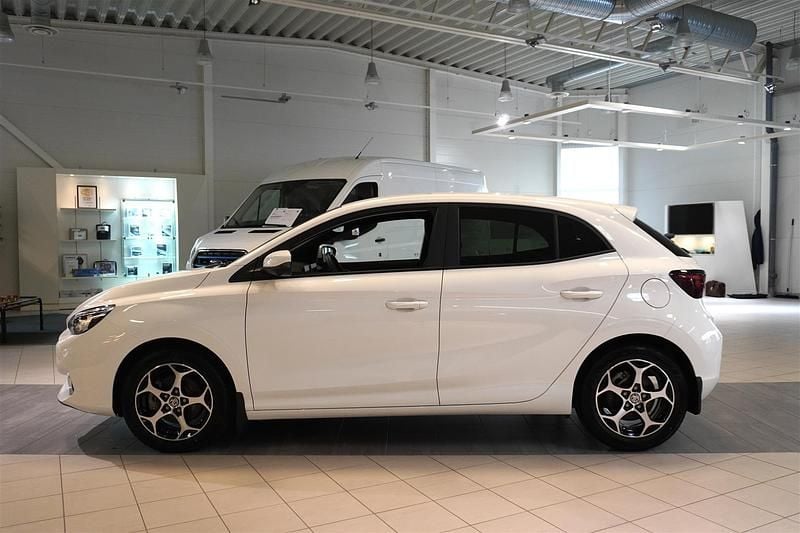 Begagnad MG MG3 180 HK (132 kW) 2024 Vit Halvkombi