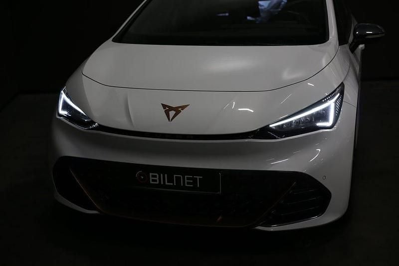 Begagnad Cupra Born e-Boost 169 kW (231 HK) 2023 Vit Halvkombi
