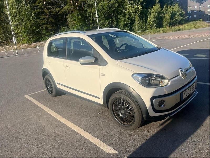 Vit Begagnad 2016 VW cross up! Halvkombi | 69 000 kr - Bild 1/4