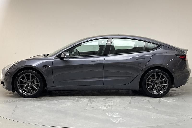 Begagnad Tesla Model 3 Standard Range 235 kW (320 HK) 2023 Grå Sedan