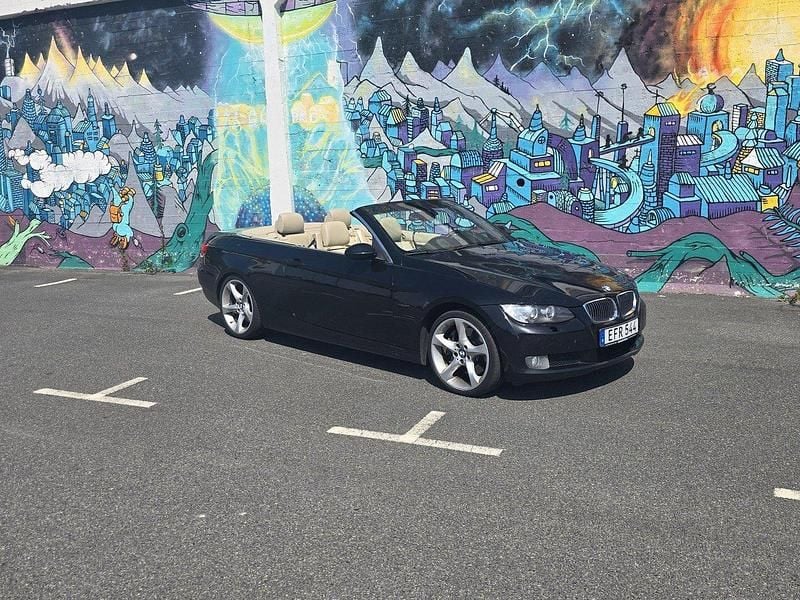 Svart Begagnad 2009 BMW 330 Cabriolet Comfort Edition Cab | 155 000 kr - Bild 1/4