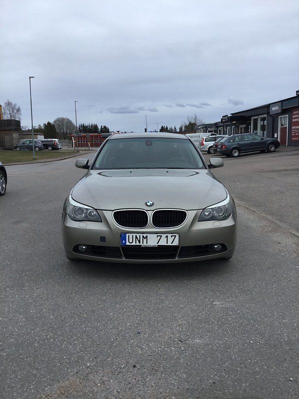 Begagnad 2004 BMW 530 Sedan | 39 900 kr - Bild 1/4