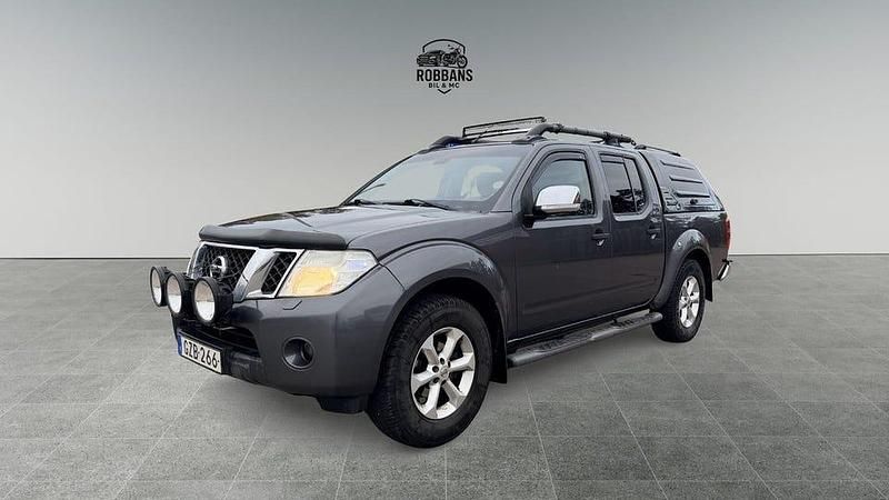 Grå Begagnad 2011 Nissan Navara Pickup | 54 900 kr (Marknadspris) - Bild 1/4