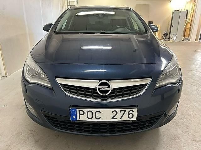 Begagnad Opel Astra Enjoy 111 HK (81 kW) 2010 Blå Halvkombi