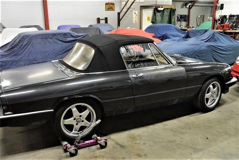 Begagnad Alfa Romeo Spider 126 HK (92 kW) 1984 Svart/svart skinn/svart mohairsufflett Cab