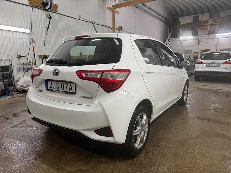 Begagnad Toyota Yaris Hybrid Active 101 HK (74 kW) 2019 Vit
