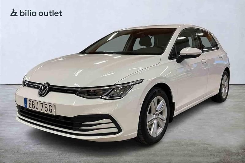 Vit Begagnad 2021 VW Golf VIII Halvkombi | 169 900 kr (Bra pris) - Bild 1/1
