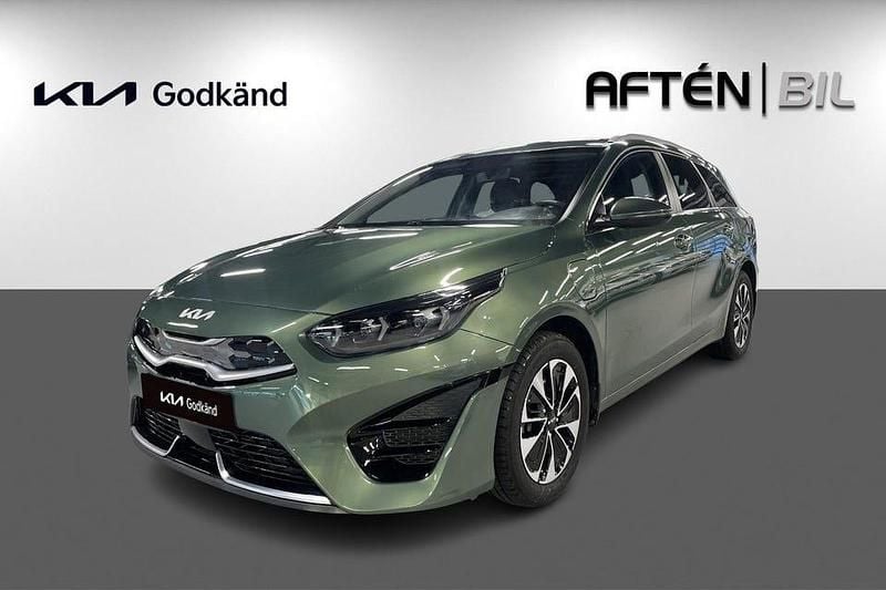 Grön Begagnad 2023 Kia Ceed Advance Halvkombi | 259 800 kr (Marknadspris) - Bild 1/3