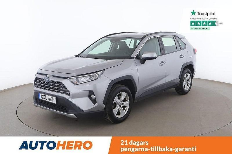 Silver Begagnad 2019 Toyota RAV4 Hybrid SUV | 265 000 kr (Bra pris) - Bild 1/4