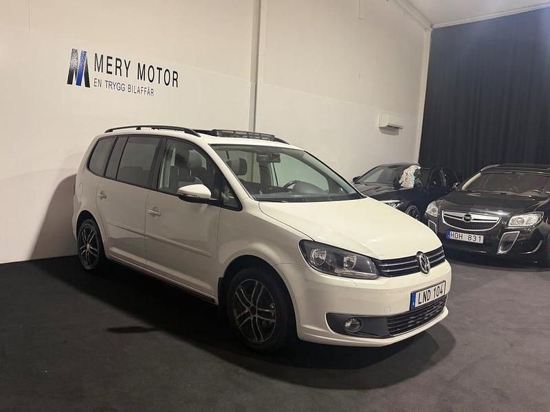 Begagnad VW Touran 105 HK (77 kW) 2013 Vit Minibuss
