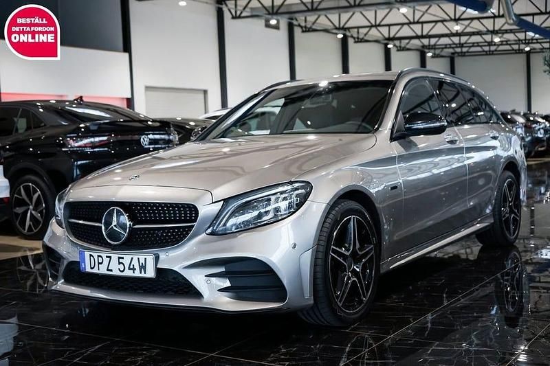 Silver Begagnad 2021 Mercedes C300 AMG Kombi | 299 900 kr (Marknadspris) - Bild 1/4