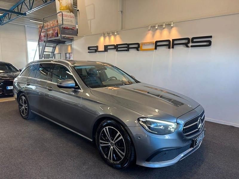 Grå Begagnad 2022 Mercedes E220 Avantgarde Kombi | 218 000 kr - Bild 1/4