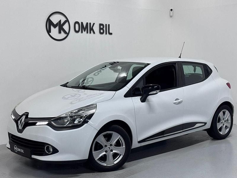 Vit Begagnad 2013 Renault Clio IV Halvkombi | 69 900 kr (Marknadspris) - Bild 1/4