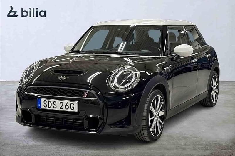 Svart Begagnad 2022 Mini Cooper S Halvkombi | 244 900 kr (Marknadspris) - Bild 1/1