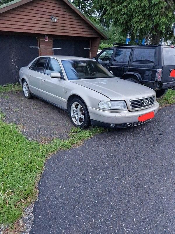 Begagnad 2001 Audi A8 Sedan | 40 000 kr - Bild 1/3