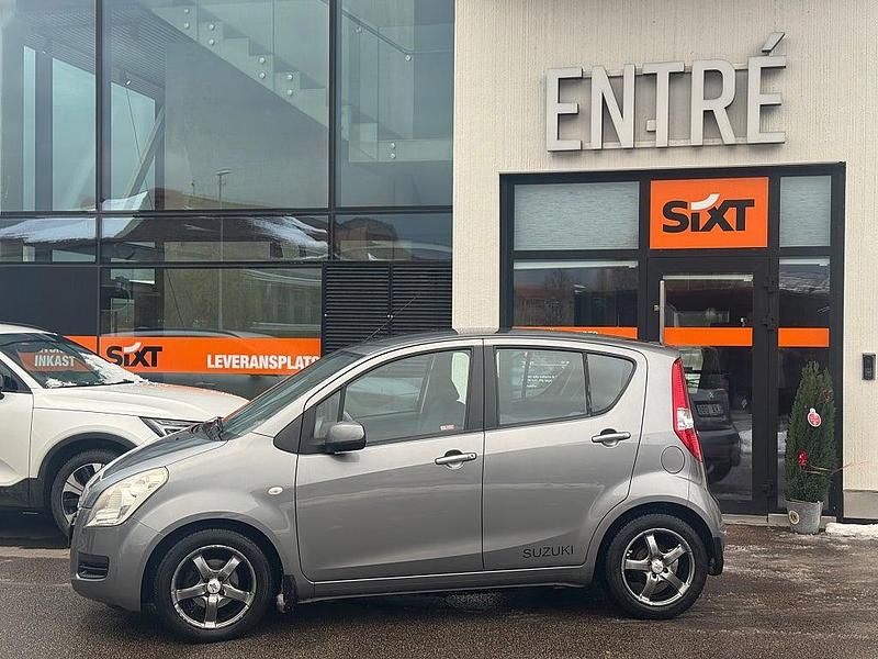 Begagnad Suzuki Splash GLS 94 HK (69 kW) 2011 Grå Halvkombi