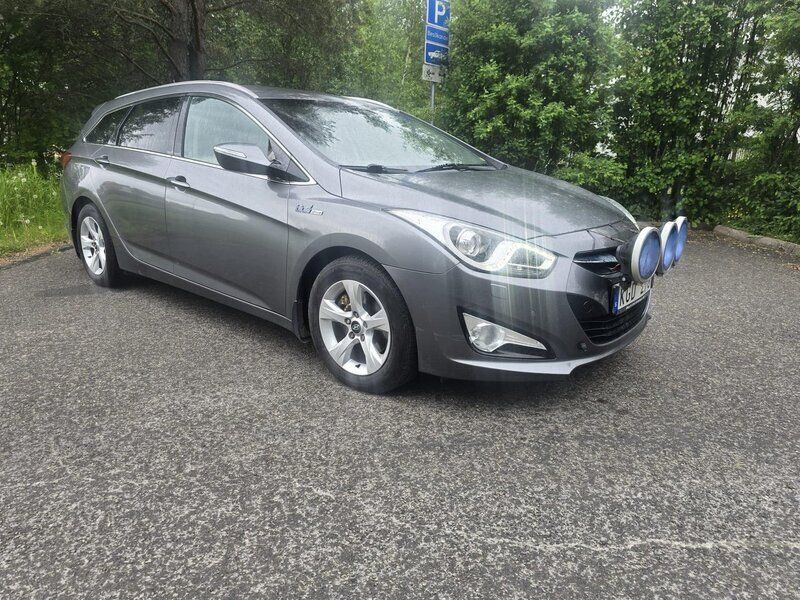 Silver Begagnad 2012 Hyundai i40 Kombi | 52 500 kr (Marknadspris) - Bild 1/4