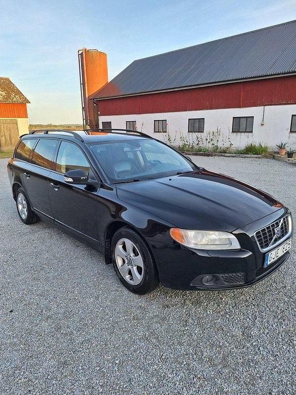Svart Begagnad 2008 Volvo V70 Momentum Kombi | 27 000 kr (Superpris) - Bild 1/4