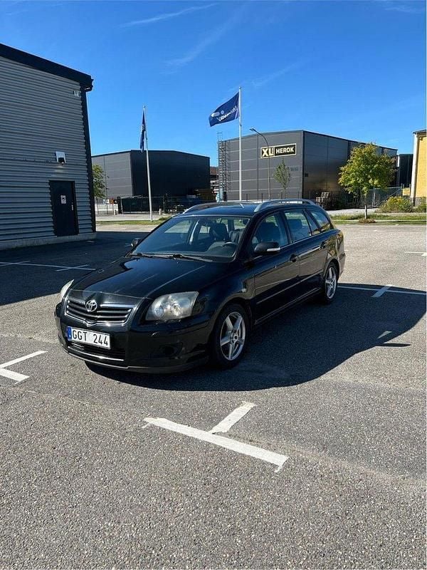 Svart Begagnad 2006 Toyota Avensis Kombi | 21 900 kr (Bra pris) - Bild 1/4