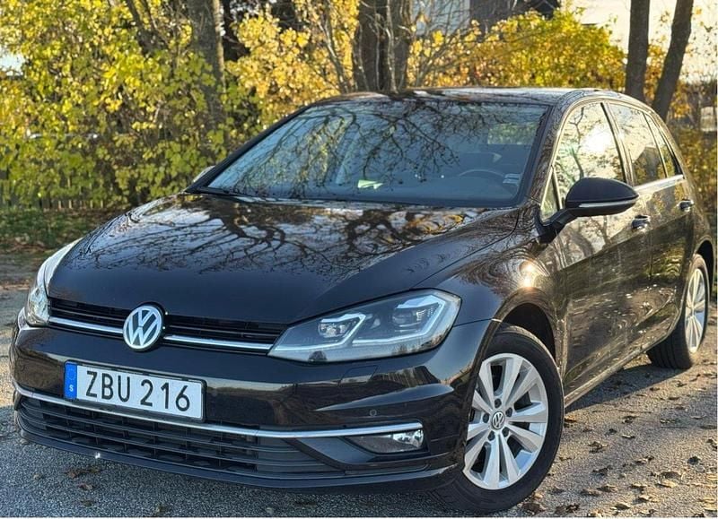 Svart Begagnad 2018 VW Golf VII Halvkombi | 146 000 kr (Bra pris) - Bild 1/4