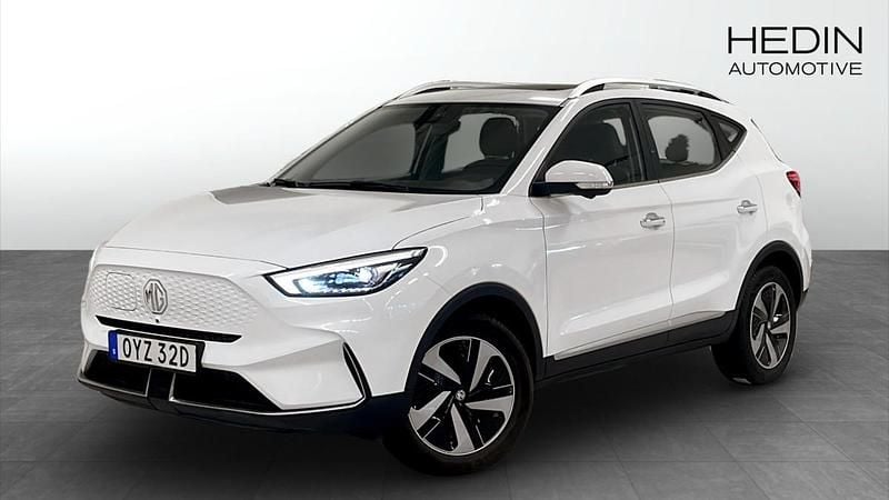 Vit (white) Begagnad 2022 MG ZS Luxury Sedan | 249 900 kr (Bra pris) - Bild 1/4