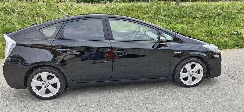 Svart Begagnad 2011 Toyota Prius Halvkombi | 95 000 kr (Marknadspris) - Bild 1/4