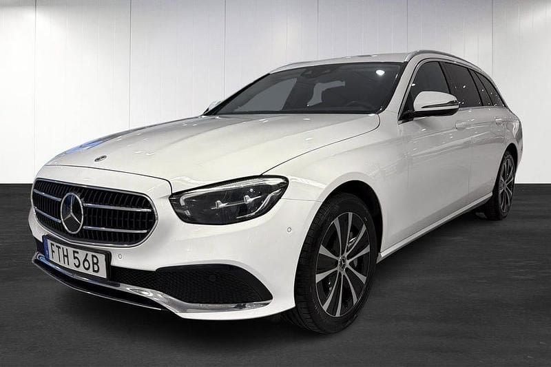 Vit Begagnad 2022 Mercedes E300 | 269 900 kr (Bra pris) - Bild 1/4