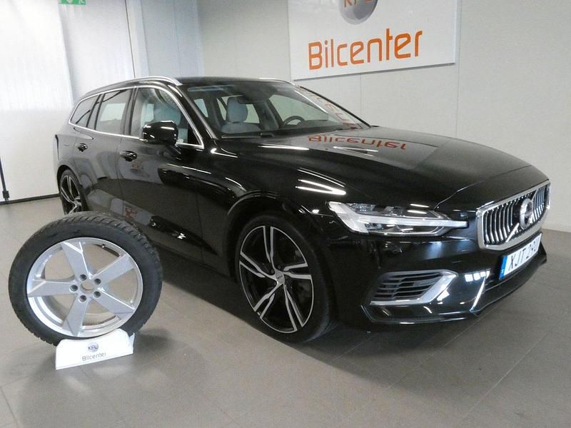 Svart Begagnad 2021 Volvo V60 Inscription Kombi | 334 900 kr (Marknadspris) - Bild 1/3