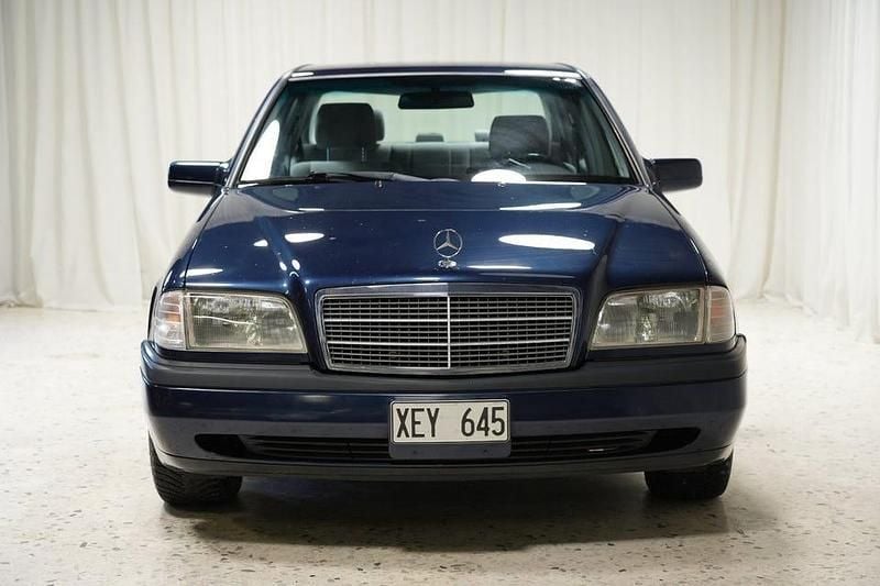 Begagnad Mercedes C220 150 HK (110 kW) 1995 Blå
