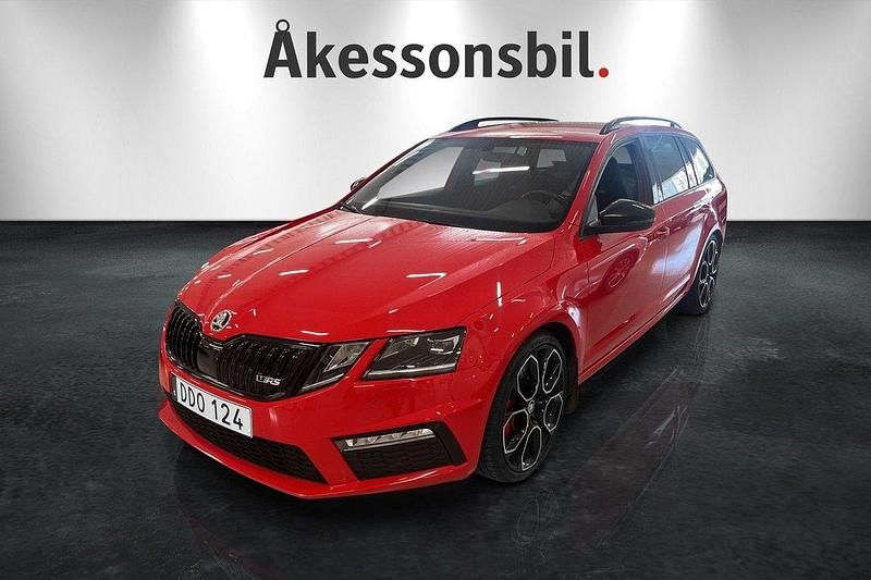 Röd Begagnad 2018 Skoda Octavia RS Kombi | 229 900 kr (Dyr) - Bild 1/4