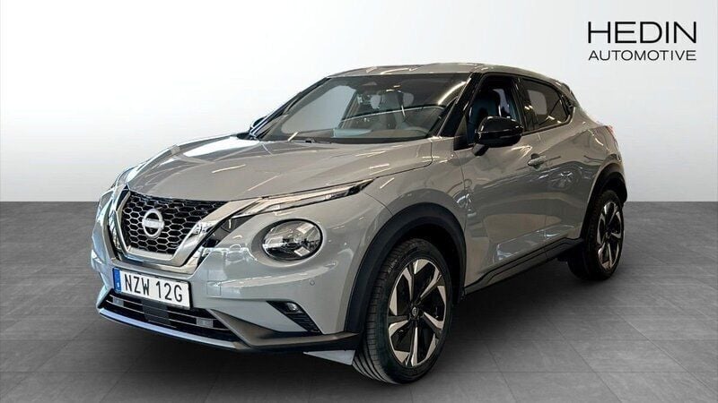 Ljusgrå (grey) Ny 2024 Nissan Juke Tekna SUV | 328 000 kr - Bild 1/4