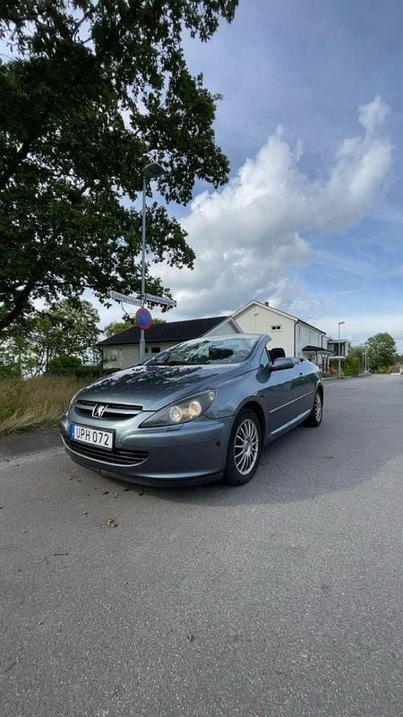 Grå Begagnad 2004 Peugeot 307 CC Cab | 37 500 kr (Marknadspris) - Bild 1/4