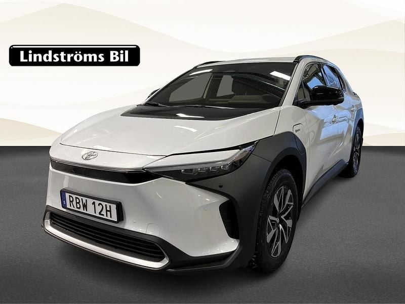 Vit Begagnad 2025 Toyota bZ4X Executive SUV | 479 900 kr (Bra pris) - Bild 1/4