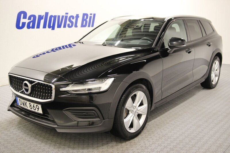 Svart Begagnad 2022 Volvo V60 CC Kombi | 329 000 kr (Marknadspris) - Bild 1/4