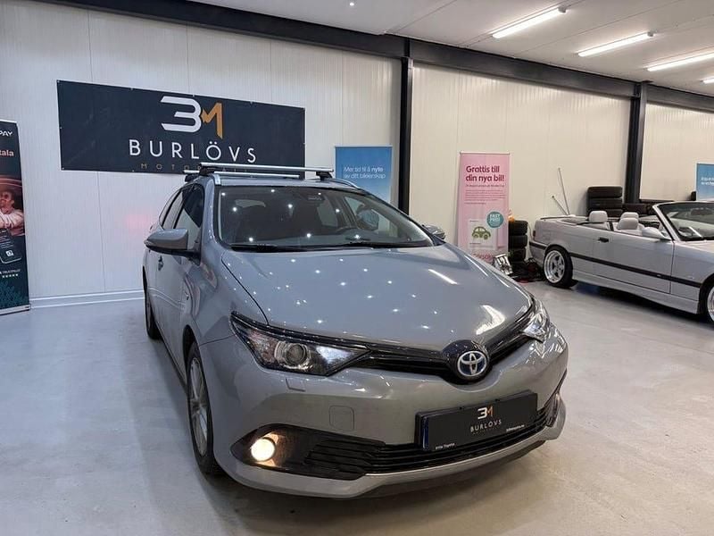 Begagnad Toyota Auris Hybrid Edition 136 HK (100 kW) 2018 Grå Kombi