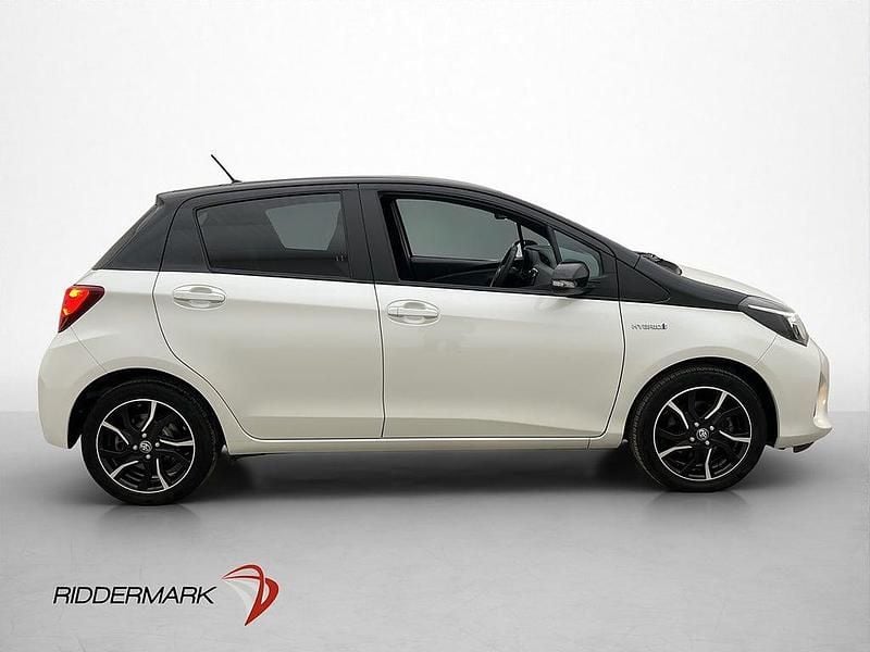 Begagnad Toyota Yaris Hybrid Style 101 HK (74 kW) 2016 Vit Halvkombi