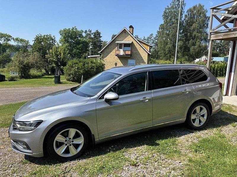 Silver Begagnad 2021 VW Passat GT Kombi | 280 000 kr (Marknadspris) - Bild 1/4